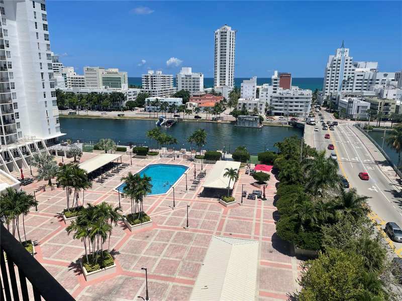 4101 Pine Tree Dr # 925, Miami Beach FL 33140