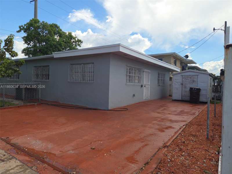 965 W 23rd St, Hialeah FL 33010