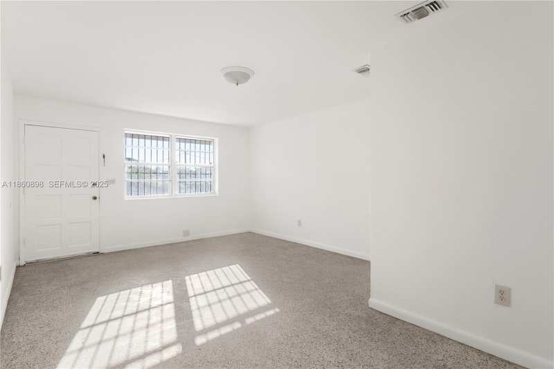 1251 NW 59th St # 3, Miami FL 33142