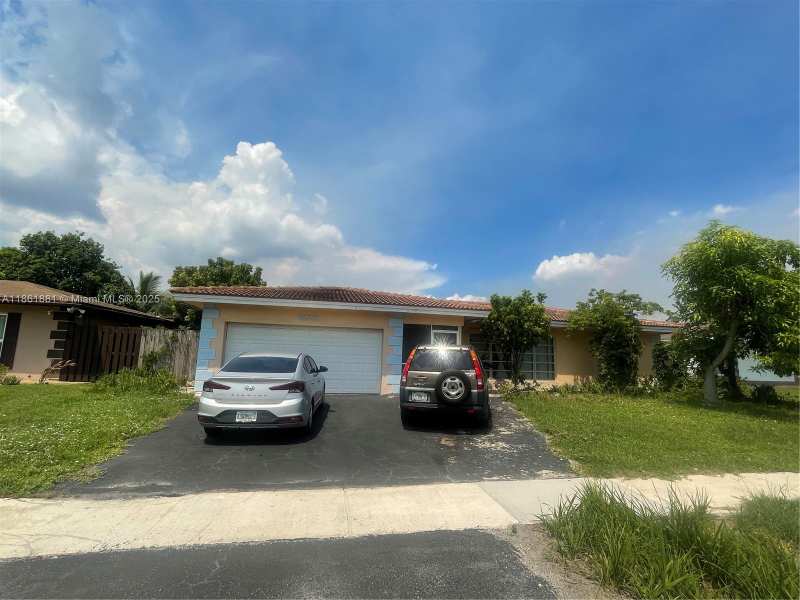8203 NW 73rd Ter, Tamarac FL 33321