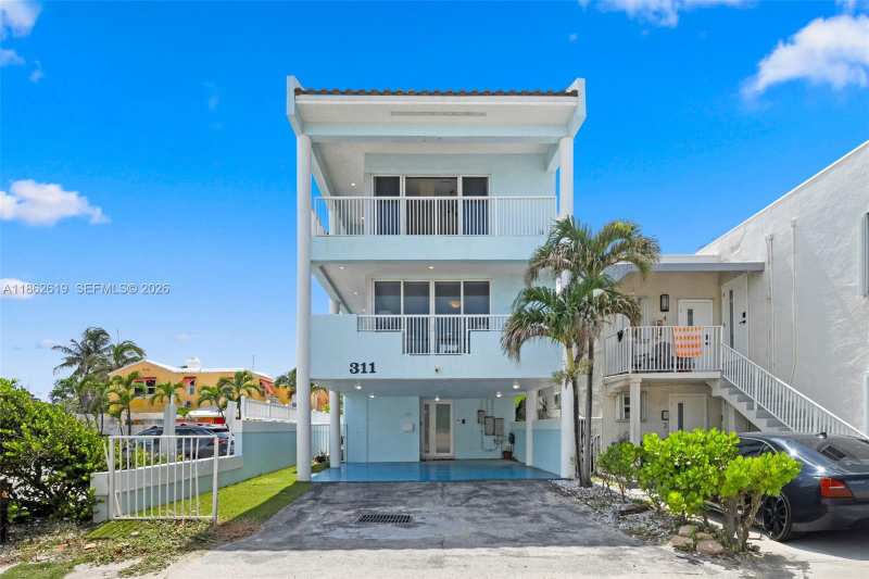 311 N Surf Rd # 311, Hollywood FL 33019