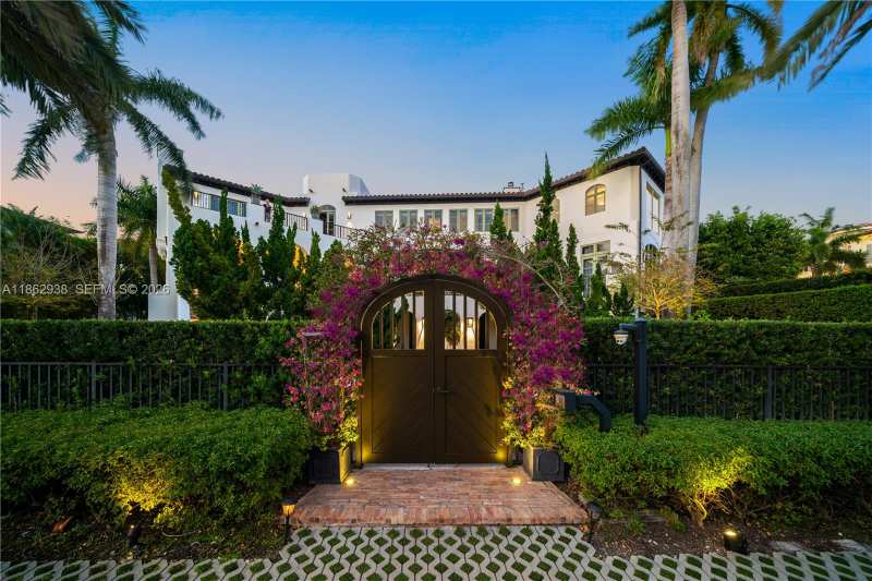 3305 S Moorings Way, Miami FL 33133