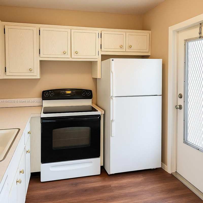 5071 W Oakland Park Blvd # 103, Lauderdale Lakes FL 33313