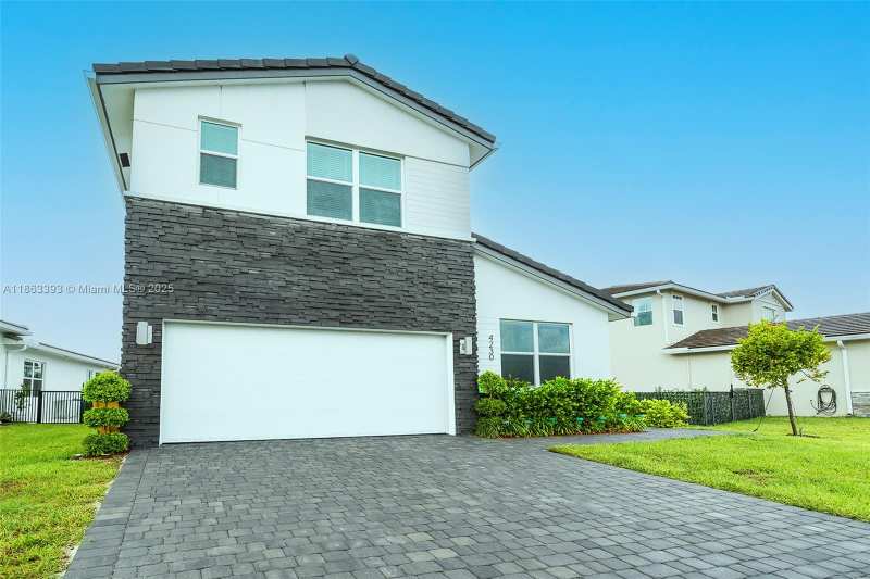 4230 Rosa Dr, Deerfield Beach FL 33064