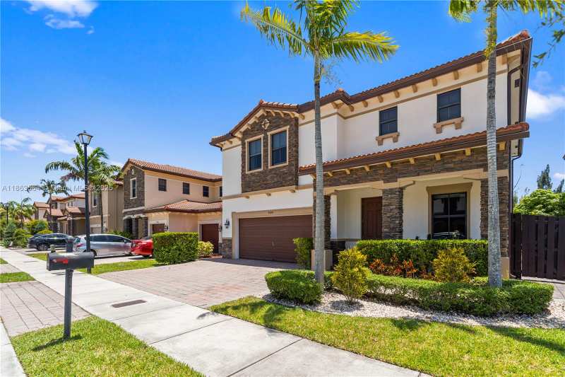 9974 NW 86th Ter, Doral FL 33178