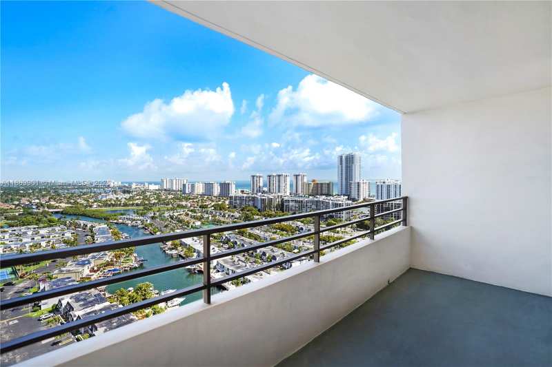 2500 Parkview Dr # 2408, Hallandale Beach FL 33009