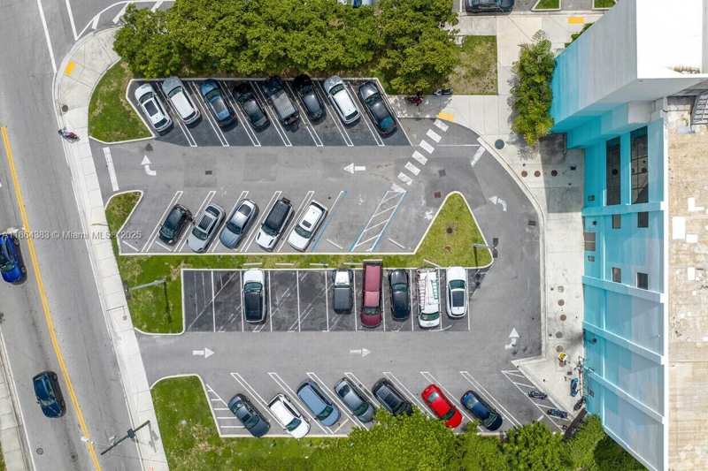 1900 NE Miami Ct, Miami FL 33132
