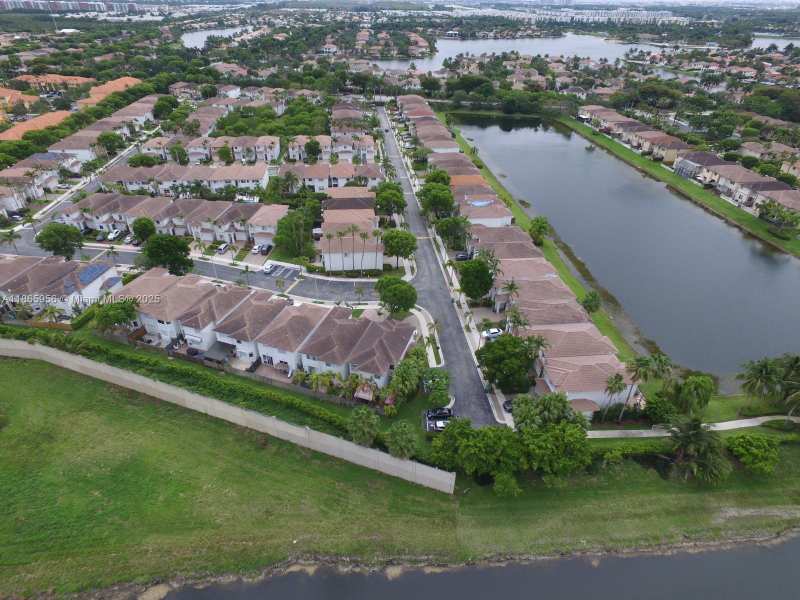 11662 NW 69th Ter, Doral FL 33178
