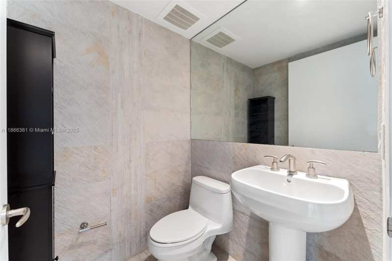 901 Brickell Key Blvd # 2801, Miami FL 33131