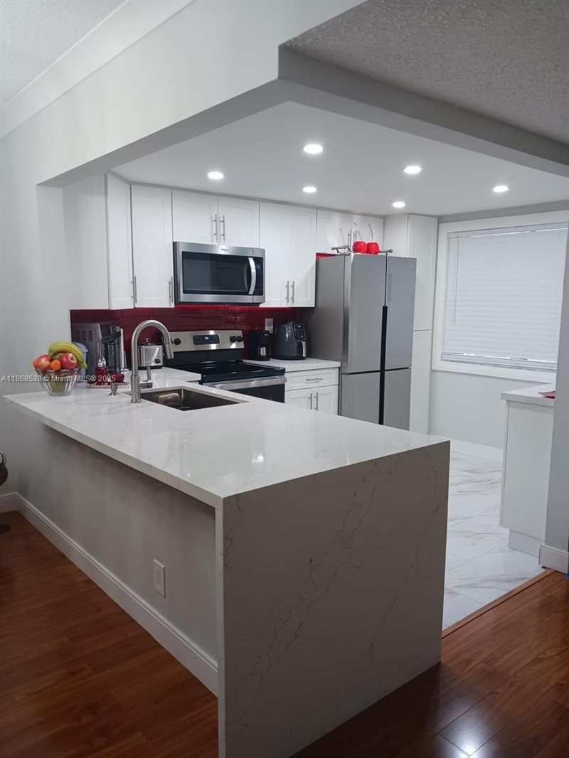 3501 Inverrary Dr # 201, Lauderhill FL 33319