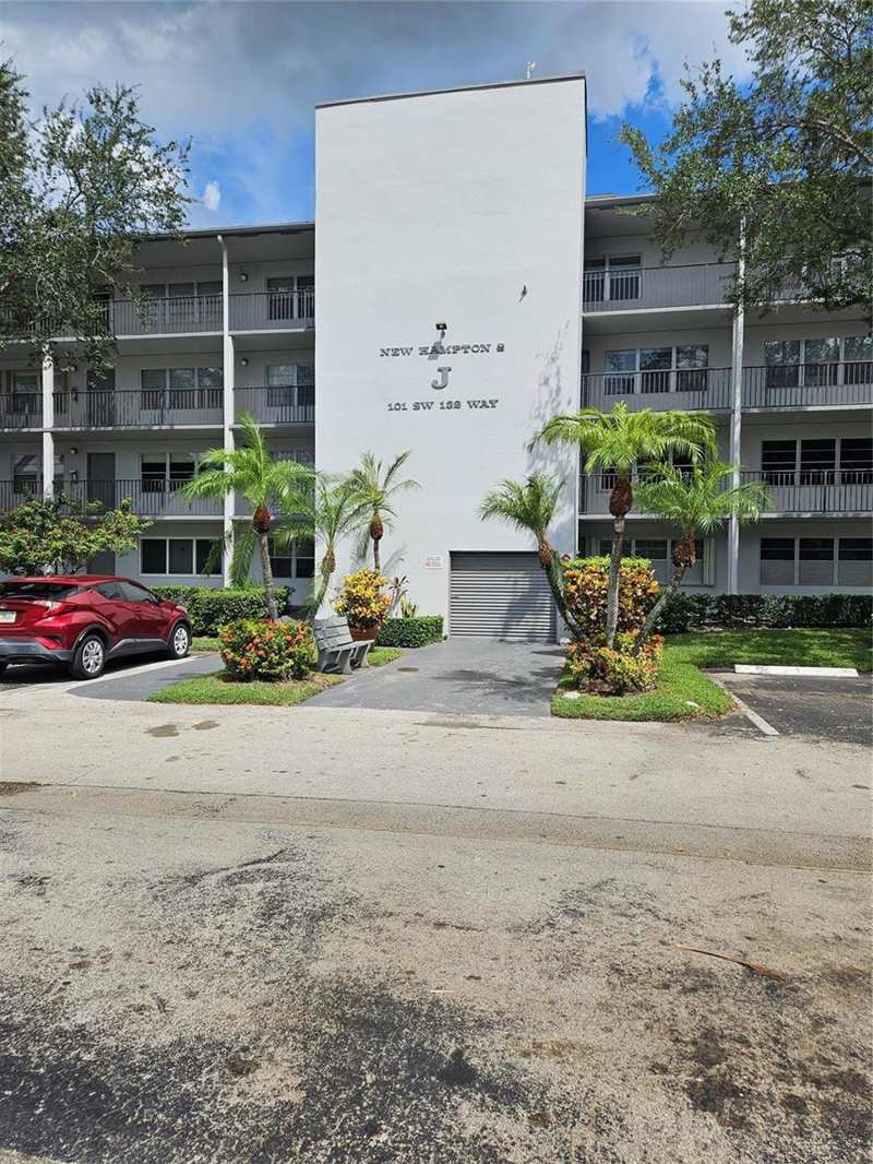101 SW 132 Way # 218, Pembroke Pines FL 33027
