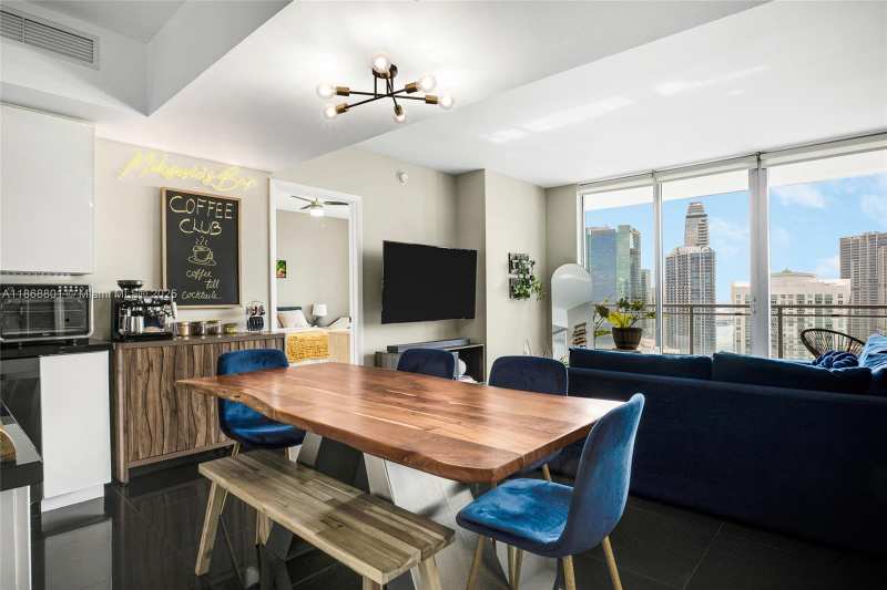 92 SW 3rd St # 4312, Miami FL 33130