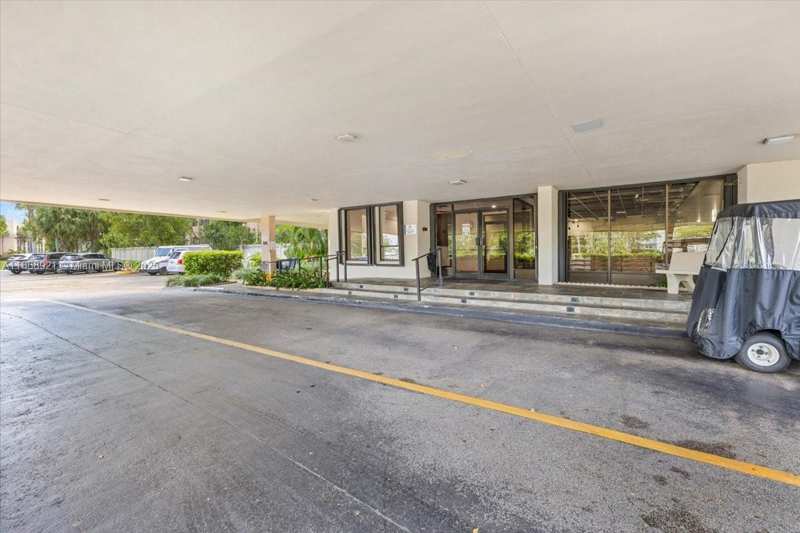 900 NE 195th Street # 607, Miami FL 33179