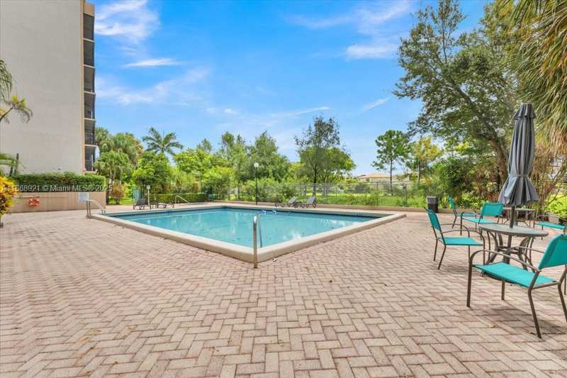 900 NE 195th Street # 607, Miami FL 33179