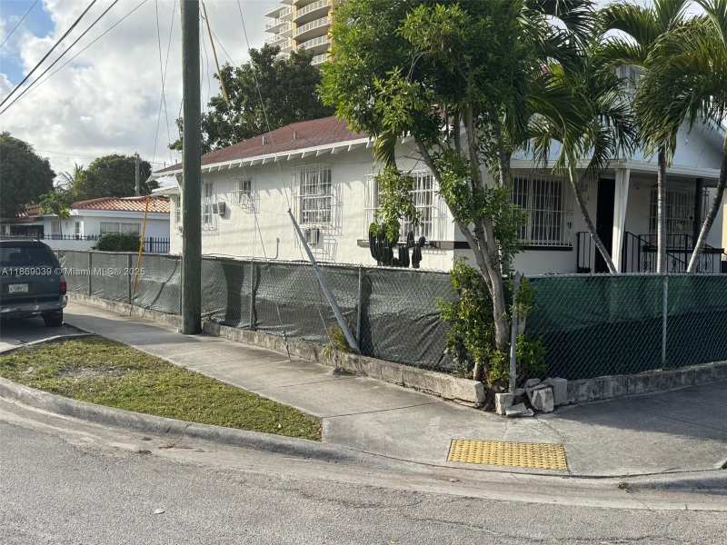 844 SW 8th Ct, Miami FL 33130