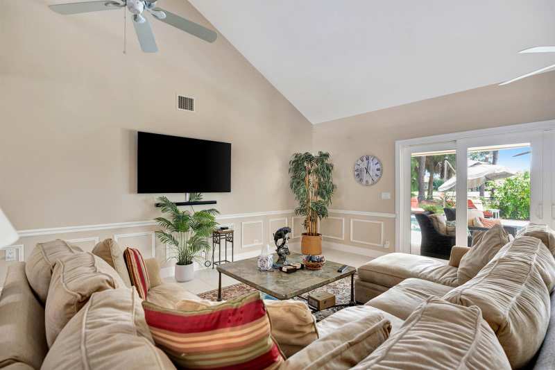 11 Berwick Road NE, Palm Beach Gardens FL 33418