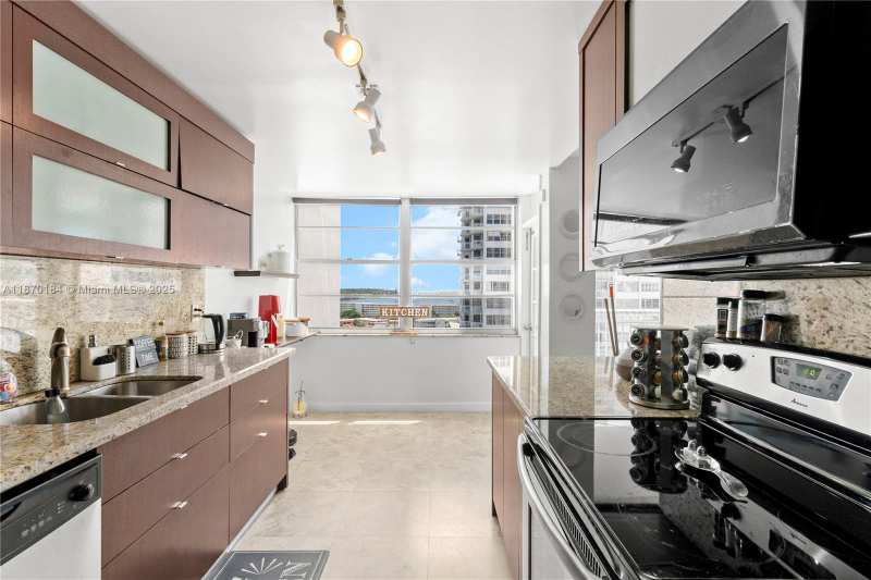 18071 Biscayne Blvd # 1404, Aventura FL 33160