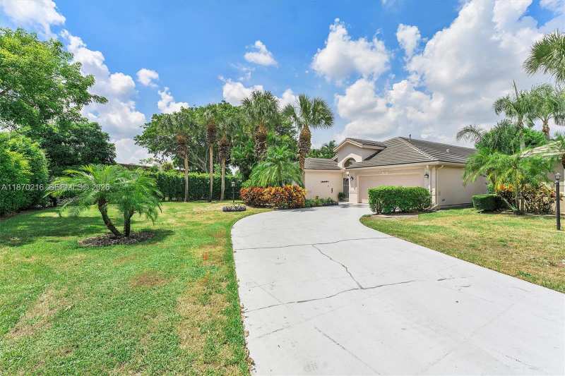 800 Clearbrook Park Cir, Delray Beach FL 33445