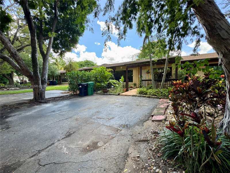 13527 SW 101st Ln, Miami FL 33186