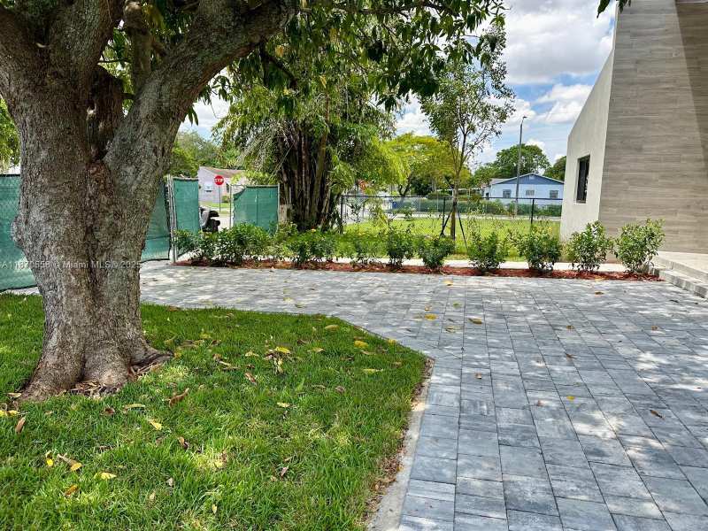 929 NW 60th St, Miami FL 33127