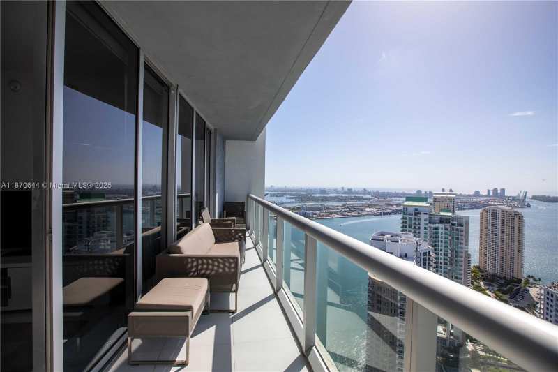 475 Brickell Ave # 5007, Miami FL 33131