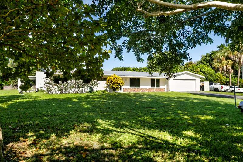 5200 Club Road, Haverhill FL 33415