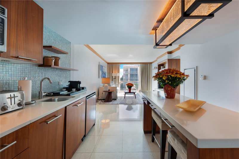 6801 Collins Ave, Miami Beach FL 33141