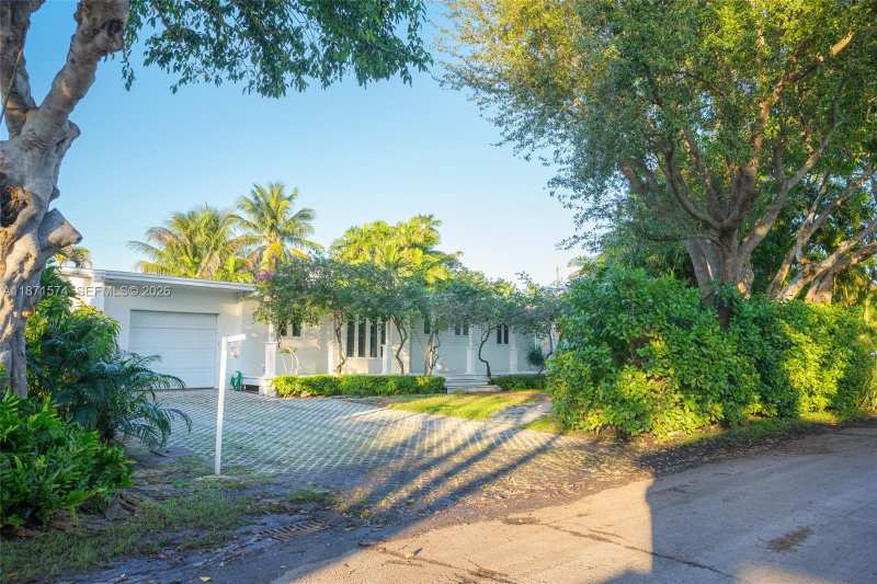 355 Redwood Ln, Key Biscayne FL 33149