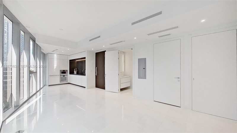 300 Biscayne Blvd Way # 506E, Miami FL 33131