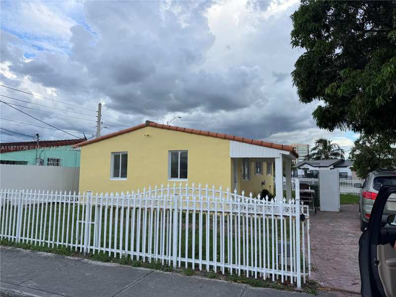 685 SE Park Dr, Hialeah FL 33010