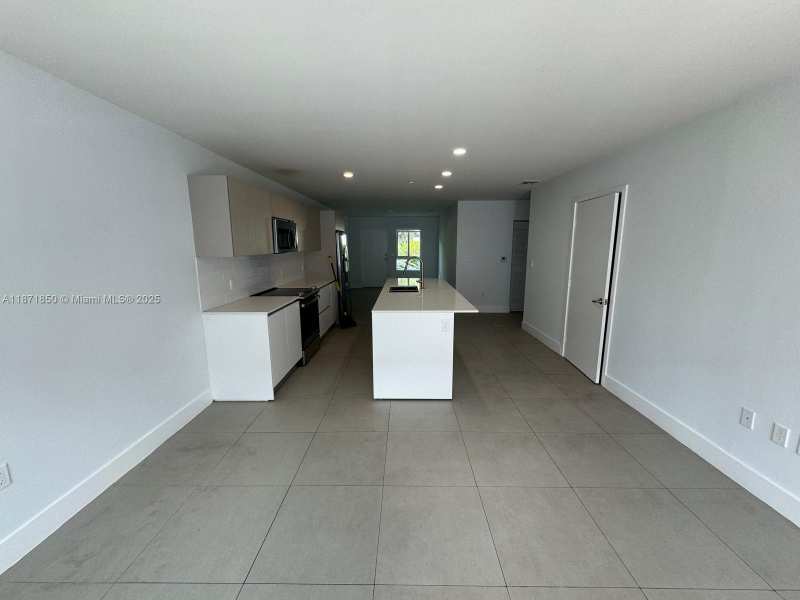 2555 NE 193rd St # 2106, Miami FL 33180