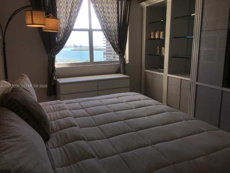 11111 Biscayne Blvd # 4D, Miami FL 33181