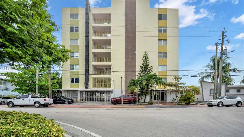 8001 Crespi Blvd # 4B, Miami Beach FL 33141