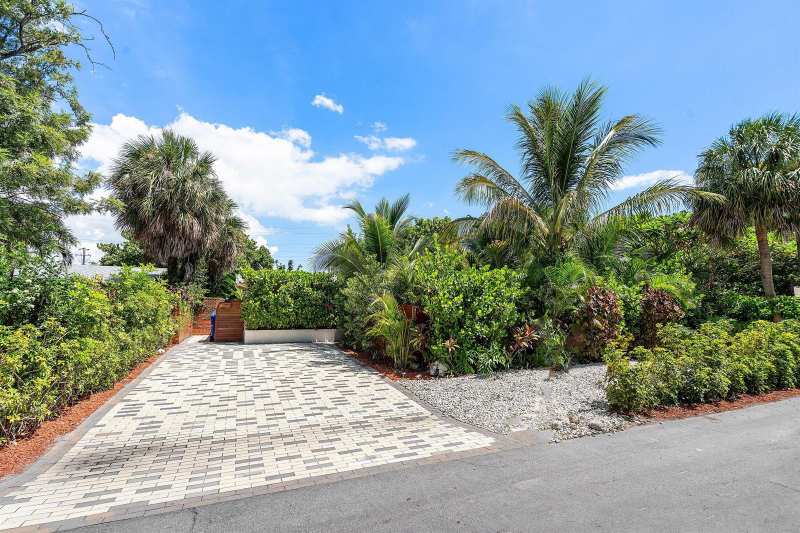 2041 NE 30th Street, Fort Lauderdale FL 33306