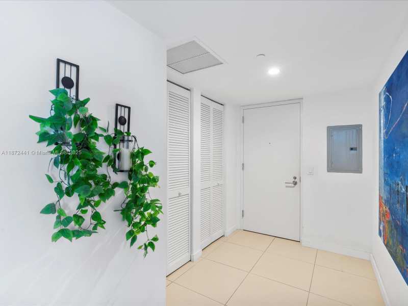 31 SE 6th St # 802, Miami FL 33131