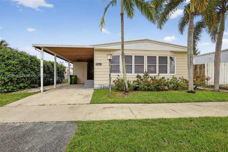 21831 S Heritage Cir, Pembroke Pines FL 33029
