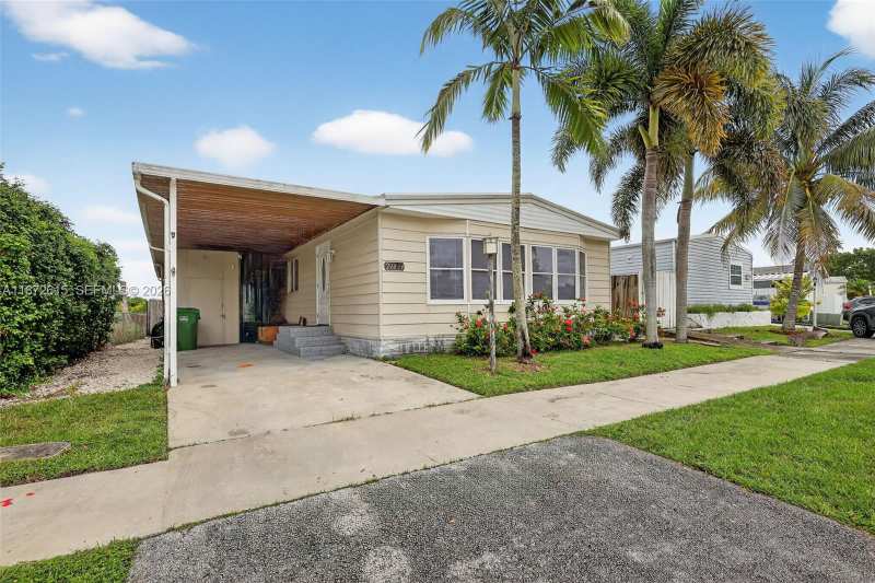 21831 S Heritage Cir, Pembroke Pines FL 33029