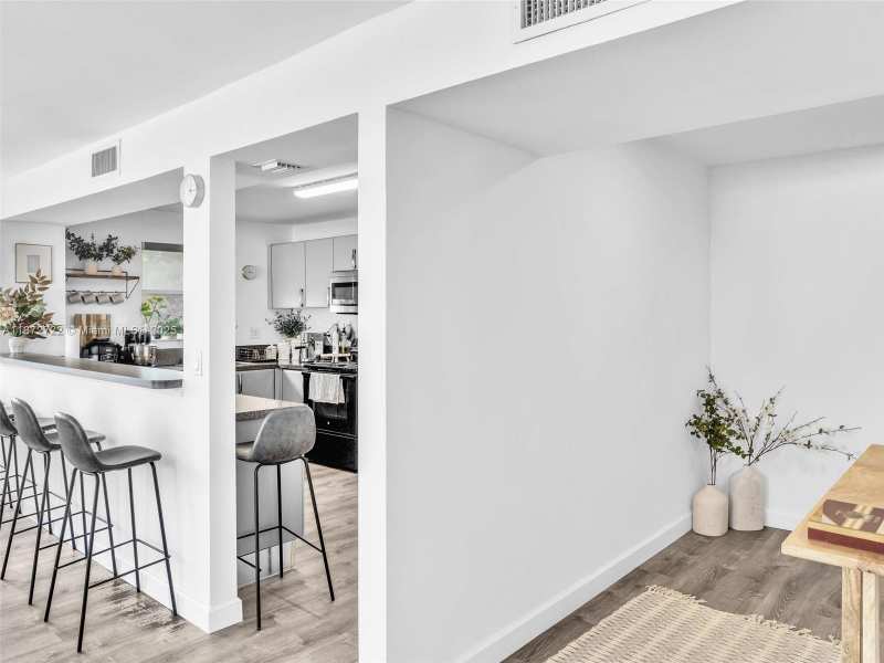 2780 NE 183rd St # 302, Aventura FL 33160