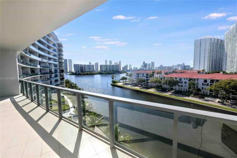 3250 NE 188th St # 502, Aventura FL 33180
