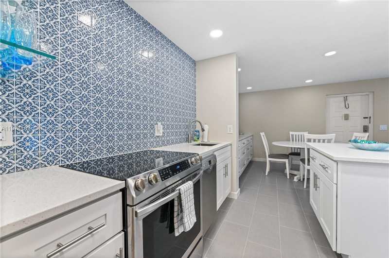 812 Sky Pine Way # C2, Green Acres FL 33415