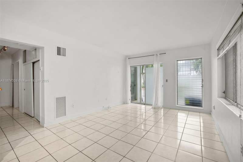 641 Espanola Way # 3, Miami Beach FL 33139