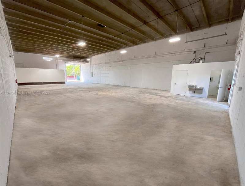 1401 NW 23rd St, Miami FL 33142