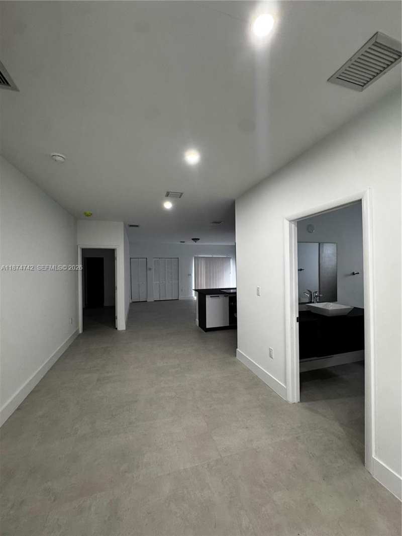 2541 NW 9th St, Fort Lauderdale FL 33311