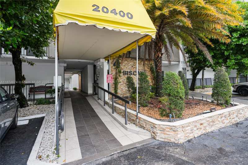 20400 W Country Club Dr # 416, Aventura FL 33180