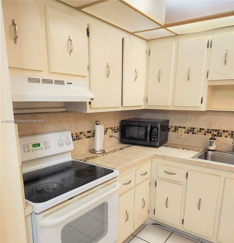 3375 N Country Club Dr # 203, Aventura FL 33180