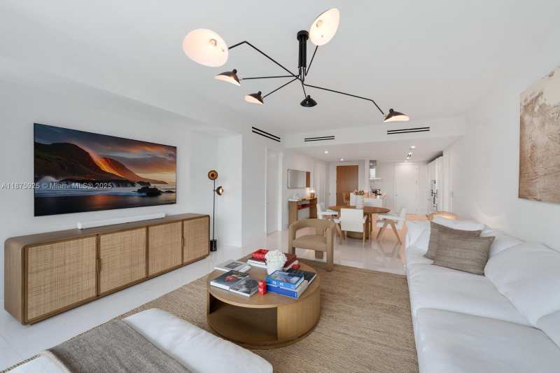 10203 Collins Ave # 204, Bal Harbour FL 33154