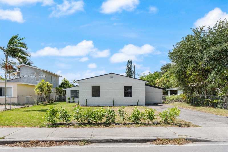 3230 Taft St, Hollywood FL 33021