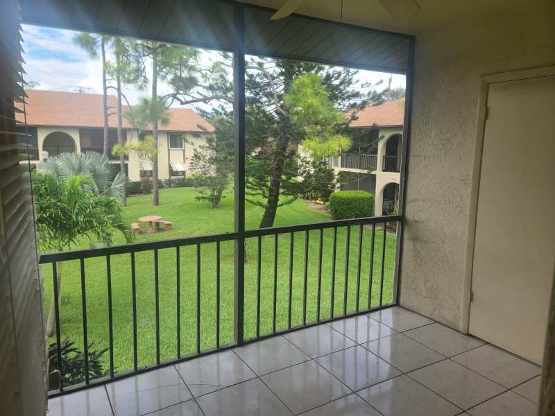 317 Knotty Pine Circle # 2, FL 33463