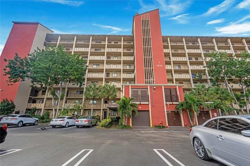 2206 S Cypress Bend Drive # 208, Pompano Beach FL 33069
