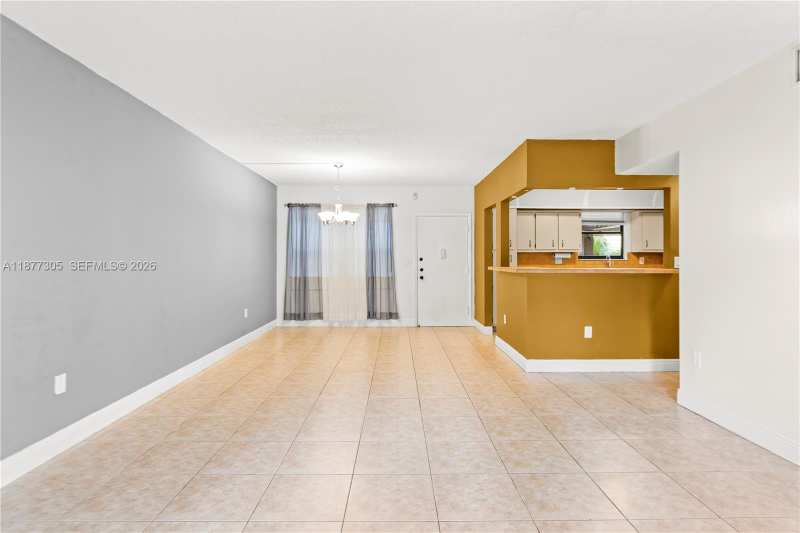 481 Ives Dairy Rd # 4, Miami FL 33179